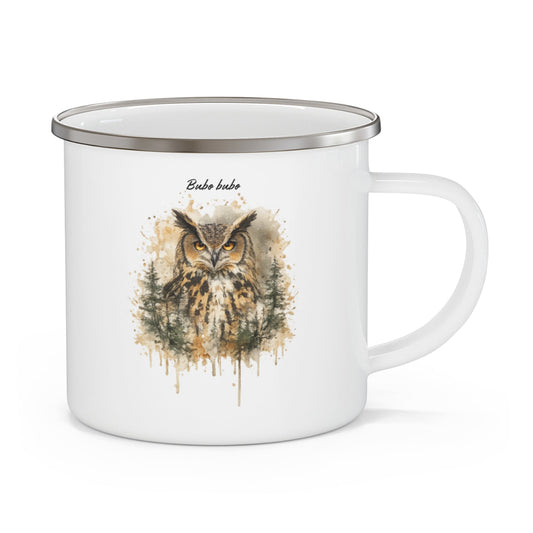Hippuli brändin valkoinen emalimuki, jossa on maalattu kuva Bubo bubo -huuhkajasta. Kuva edestä.
