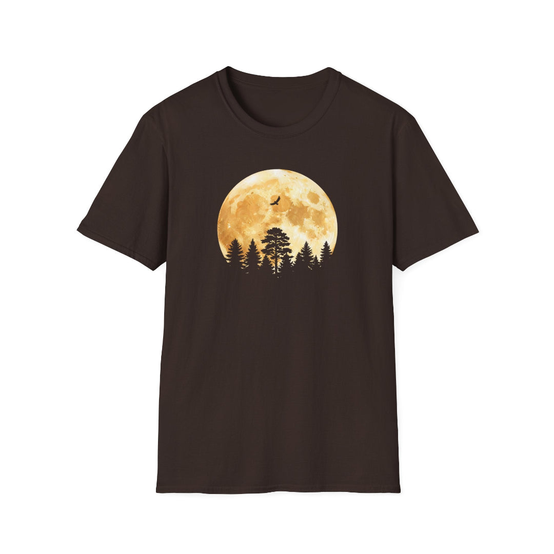 Ruskea unisex t-paita jossa kuun edessä metsää ja ylhäällä lentää haukka.