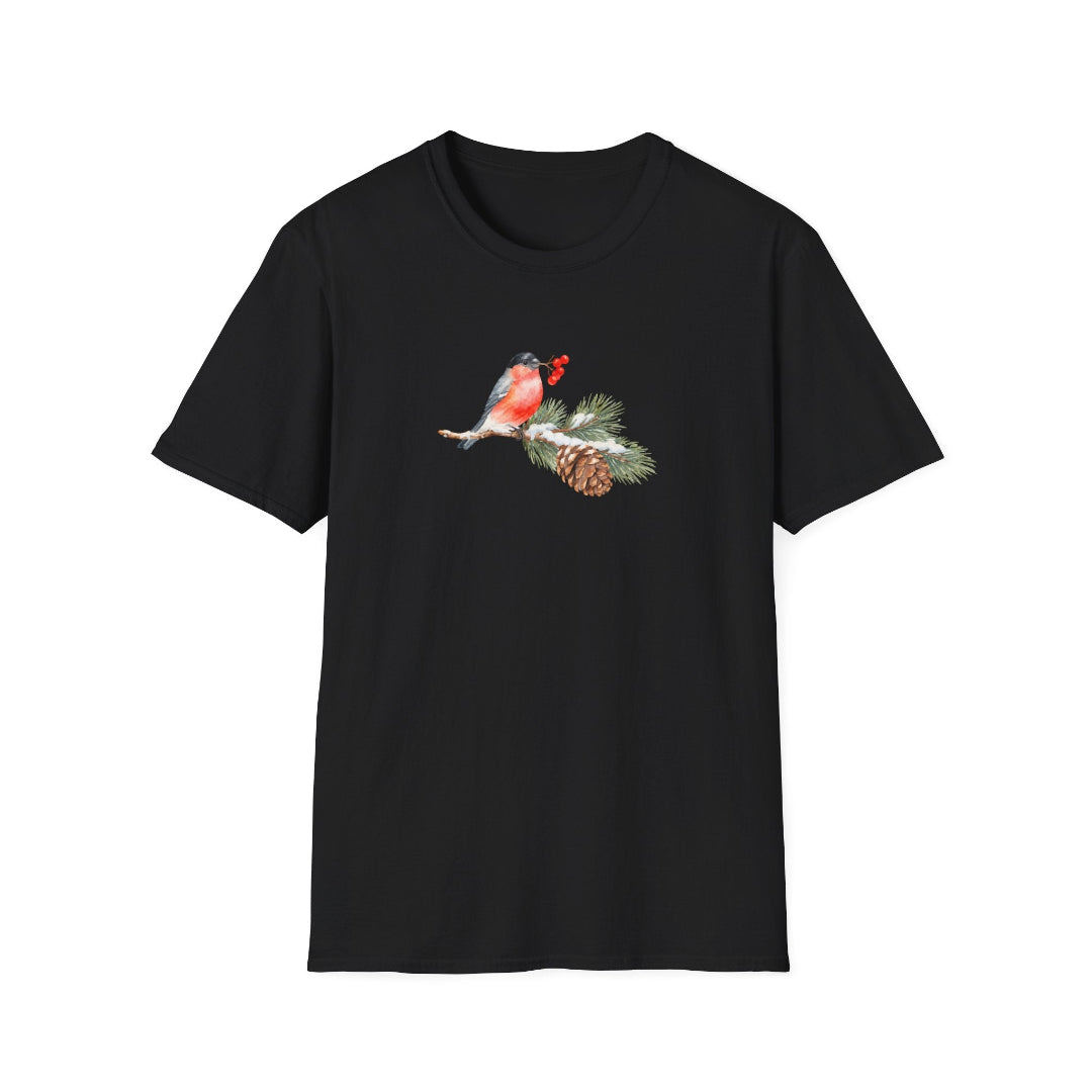 Hippuli brändin musta unisex t-paita jossa on punatulkku havunoksalla pihlajanmarjan oksa suussa. 