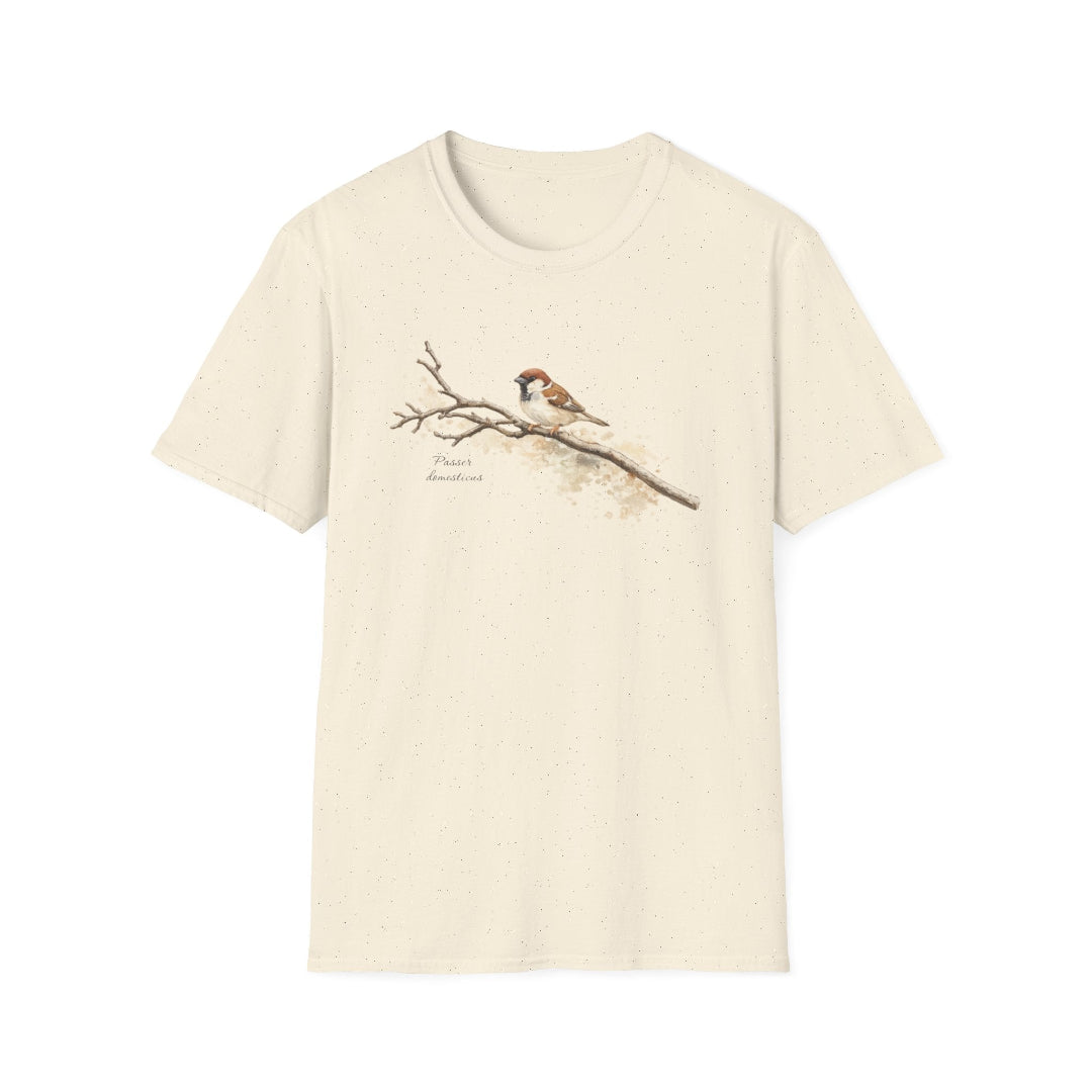 Hippuli brändin beige unisex puuvillainen t-paita, jossa on maalattu kuva oksalla istuvasta Passer domesticus -varpusesta.